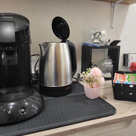 Cozy Charming Theresa Apartment Schmelz Bagian luar foto