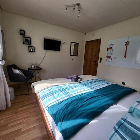 Cozy Charming Theresa Apartment Schmelz Bagian luar foto