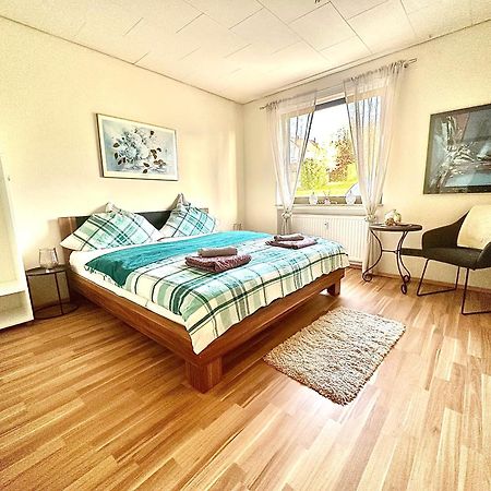Cozy Charming Theresa Apartment Schmelz Bagian luar foto